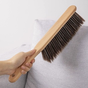 Cepillo para cama con mango de madera, tamaño grande, cerdas suaves, cepillo de limpieza para eliminar el polvo de alfombras y muebles - Product Image 3