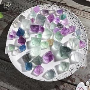 Commercio all'ingrosso cristallo naturale verde Fluorite ottaedro pietra scolpita grezzo artigianato guarigione roccia per la decorazione domestica per la festa della mamma - Product Image 5