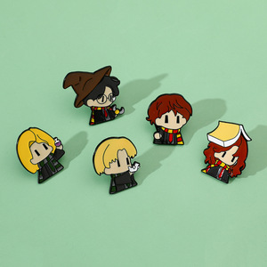 Sming Pins Magic Cartoon Movie Esmalte Pin Amarillo y Rojo Bufanda Wizard Metal Solapa Insignia <span class=keywords><strong>Academia</strong></span> Aleación Broche - Product Image 3