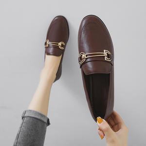 Petites chaussures en cuir pour femmes 2025 automne nouvel article polyvalent un <span class=keywords><strong>pied</strong></span> plat rétro unique <span class=keywords><strong>chaussure</strong></span> grande taille 41-43 - Product Image 3
