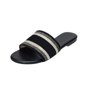 <span class=keywords><strong>Sandali</strong></span> di design all'ingrosso pantofole con ricamo spiaggia piatta <span class=keywords><strong>sandali</strong></span> di lusso da donna di design di lusso pantofole da donna - Product Image 2