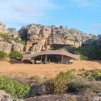 Tente de glamping de luxe imperméable QuickDeploy pour safari, hôtel-resort extérieur, maison modulaire préfabriquée, villa à installation rapide, durable et confortable