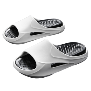 Chanclas de Verano para Hombre, Diseño Simple con Suelas Gruesas Antideslizantes, Plantilla Suave de EVA para Deportes al Aire Libre y Uso en la Playa - Product Image 1