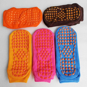 Chaussettes antidérapantes en coton colorées unisexes pour utilisation en salle de <span class=keywords><strong>trampoline</strong></span>, enfants et adultes - Product Image 1