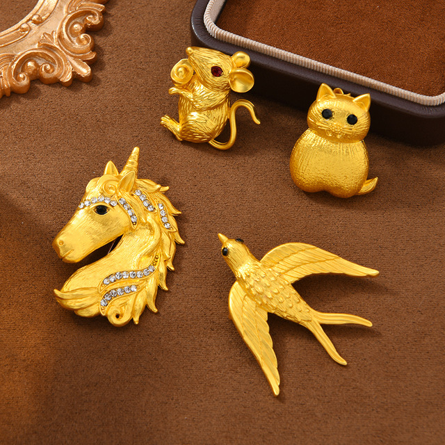 ment vintage matte gold animal series brooches, retro and simple bird clothing accessories, cute pins