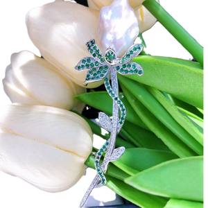 Broche de luxe pour femme en forme de rose avec zircon, accessoire de poitrine en perles d'eau douce baroques haut de gamme, conçue par une marque célèbre - Product Image 5