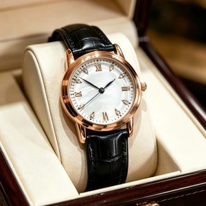 Reloj de cuarzo de estilo femenino con números romanos y correa de cuero con diseño de concha - diseño sencillo - Product Image 2