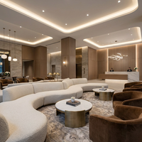 Ensemble de canapés en velours courbé de luxe moderne, base dorée, mousse haute densité durable, écologique, pour hall d'hôtel 5 étoiles, suite présidentielle
