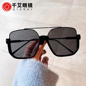 เฉียนไนแว่นกันแดดกรอบใหญ่ทรงไม่สมมาตรสำหรับผู้หญิงเลนส์ PC แบบสองบริดจ์ป้องกันรังสียูวี 100% แว่นกันแดดแฟชั่น - Product Image 2