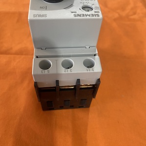 יצרן מפסקי זרם תלת-פאזיים 3RV1021-0FA10 מפסק ראשי ידני להפעלת מנוע - Product Image 4