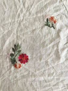 Tissu brodé floral classique, motif de fleurs rouges, matière en coton pour robe traditionnelle, accessoires de mode - Product Image 6