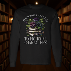 T-shirt à manches longues avec personnage de roman émotionnellement attaché - Product Image 3