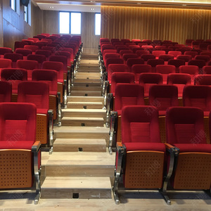 Sillas de teatro escalonadas Manwa Expo HB601 de haya roja con pasamanos para asientos en aulas escolares, hospitales y salas de conferencias - Product Image 1