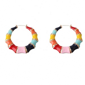 ต่างหูห่วงโลหะผสมทันสมัย ดีไซน์เคลือบเงาแบบหยดน้ำ ประดับด้วยหินธรรมชาติ ดีไซน์แบบข้อต่อบาบูม วงกลม แฟชั่นสำหรับผู้หญิง ใช้งานได้หลากหลาย - Product Image 1