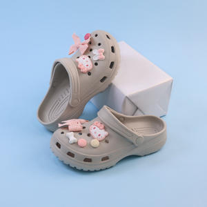 Sandalias Crocs para niñas de Hello Kitty, zapatos de playa de verano con suela blanda blanca para niños con decoraciones de dibujos animados - Product Image 4