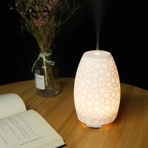 Diffuseur d'arômes en résine blanche YX-SZ-001, humidificateur à brume de 120 ml alimenté par USB pour usage domestique et commercial - Product Image 2