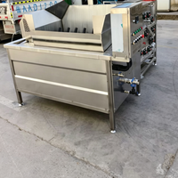 Machine automatique d'épluchage et de plumeage de volailles (poulets, canards, oies, cailles, pigeons)