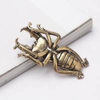 Ornement en laiton massif de style chinois, en forme de coléoptère réaliste, animal de compagnie pour le thé, accessoire de cérémonie du thé, décoration de bureau, objet artisanal à transporter
