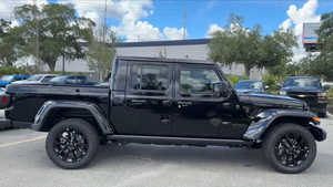 Jeep Gladiator Sport 4x4 2024 d'occasion, conduite à gauche, sièges en cuir, caméra de recul, écran tactile, phares au xénon, bon état - Product Image 4