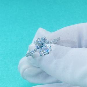 Stokta gemi hazır lüks stil pençe ayarı 925 gümüş 2Ct Oval VVS Moissanite Solitaire yüzük kadınlar söz yüzüğü - Product Image 1
