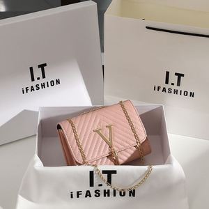 Sac à bandoulière en PU pour femme, nouvelle collection printemps 2026, tendance, rayé, brodé, avec pompon, fermeture éclair en polyester, chaînes - Product Image 4