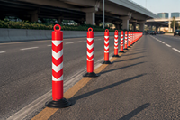 Borne de sécurité routière flexible auto-redressante en PE de 20 pouces (500 mm) avec base en caoutchouc, réfléchissante, pour parking et signalisation au sol