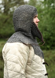 Coif en maille de chaîne premium avec armure en ventail triangulaire, anneaux ronds rivetés, finition naturelle, maille d'anneaux en acier faite à la main - Product Image 2