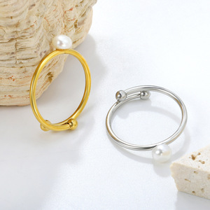 แหวนมุกน้ำจืด ชุบทอง 18K สแตนเลสสตีล ดีไซน์เรขาคณิตเรียบง่าย ใส่ได้ทุกวันสำหรับทุกเพศ - Product Image 1