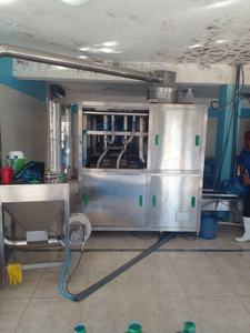 La máquina llenadora y taponadora <span class=keywords><strong>de</strong></span> lavado mono Block <span class=keywords><strong>para</strong></span> <span class=keywords><strong>botellas</strong></span> <span class=keywords><strong>de</strong></span> agua 50cl <span class=keywords><strong>75cl</strong></span> y 150cl - Product Image 5