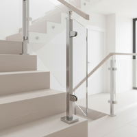 Poteau d'extrémité carré moderne en acier inoxydable à montage latéral pour escalier extérieur et balcon avec pince à verre et support de rampe