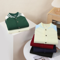 Veste de baseball confortable et ample, 320 g/m², avec logo personnalisé OEM, blocs de couleur et boutons aux épaules, style sportif