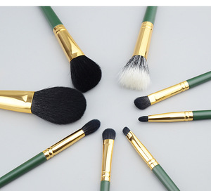 Juego de 8 Brochas de Maquillaje de Pelo Sintético Natural de Cabra, Mango de Madera Verde, Virola Dorada, Brochas para Polvo Facial - Product Image 4
