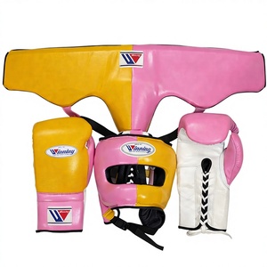 Ensemble de sparring de qualité supérieure avec logo personnalisé, rose doré, pour entraînement professionnel de Muay Thai, comprenant protège-tête, protège-glandes et gants de boxe - Product Image 1