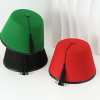 Chapeaux Fez en feutre rouge, vert et noir avec pompon pour Halloween, cosplay et fêtes costumées - Vente en gros