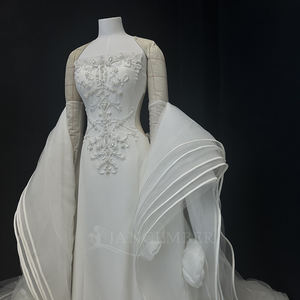 Robe de mariée de luxe moderne Nt27 en satin avec appliques, traîne chapelle, blanche, style robe de bal - Product Image 6