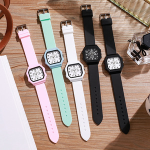 Reloj de Cuarzo Cuadrado Negro con Correa de Silicona, Reloj de Pulsera Analógico con Caja de Aleación para Hombre, Uso Casual y de Negocios - Product Image 6