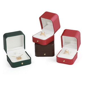 Joyero de cuero PU verde de lujo con botón a presión Anillo Pendiente Cajas de embalaje Joyería Logotipo personalizado - Product Image 6