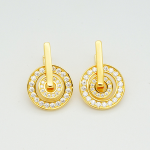 ต่างหูแบบหนีบทรงวงกลมซ้อนกัน ทอง 14K ได้รับการรับรองจาก IGI/GIA ประดับเพชรแล็บแบบไมโครเพฟ เครื่องประดับสไตล์โมเดิร์น - Product Image 4