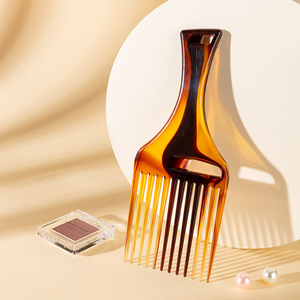 Ensemble de coiffure Playboy, peigne à dents larges couleur ambre pour hommes, fourchettes à cheveux, matériau PP durable - Product Image 3