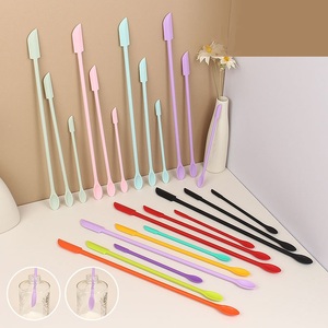 <span class=keywords><strong>Spatule</strong></span> <span class=keywords><strong>mini</strong></span> en <span class=keywords><strong>silicone</strong></span> multicolore à double extrémité, long manche, grattoir à pot, cuillère antiadhésive pour crème cosmétique, confiture, miel, maquillage - Product Image 6