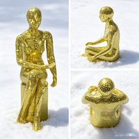 Figurine humaine boule disco dorée, sculpture de femme assise en résine pour la décoration intérieure moderne et l'exposition artistique