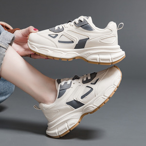 أحذية رياضية نسائية عصرية لعام 2023، أحذية خريفية جديدة ذات نعل سميك لزيادة الطول، مصنوعة من الجلد الصناعي والشبك، مريحة وقابلة للتنفس - Product Image 2