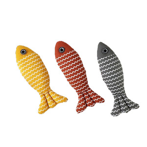 Lindo pez forma de almohada interior <span class=keywords><strong>Catnip</strong></span> juguete ecológico algodón masticar gatito mascota juguete para dormir juguete interactivo para perros - Product Image 3