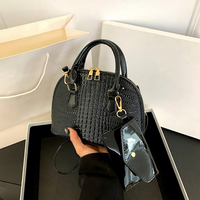 Sac à main de luxe pour femme en cuir PU gaufré crocodile, forme coquille, sac bandoulière de créateur avec chaîne