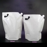 Sachet d'eau blanche à bec montant, sachet de liquide à impression personnalisée, recharge de shampoing, désinfectant pour les mains, lotion et échantillons, pièces
