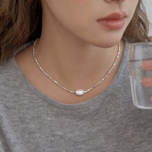 สร้อยคอไข่มุกบาร็อคเงินแท้ 925 ขนาดอัลตร้ามินิ ดีไซน์สี่เหลี่ยมบด สร้อยคอประดับกระดูกไหปลาร้า เครื่องประดับธรรมชาติสุดพิเศษ - Product Image 1