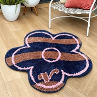 Petit tapis esthétique en forme de fleur, tufté à la machine, mini tapis de chevet, tapis décoratif en peluche douce pour la décoration de la chambre de fille