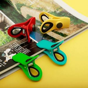 Clips magnétiques puissants pour réfrigérateur, bureau et école - Clips en plastique colorés pour notes, photos et papiers - Product Image 2