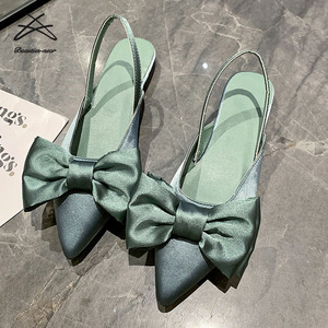 Sandalias planas de satén con lazo para mujer, zapatos planos de tela satinada con lazo a la moda para verano - Product Image 1