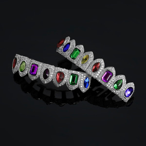 Vente en gros usine : Bijoux d'Halloween, Grillz Hip Hop en laiton plaqué or et argent, sertis de zircons colorés et brillants - Product Image 5